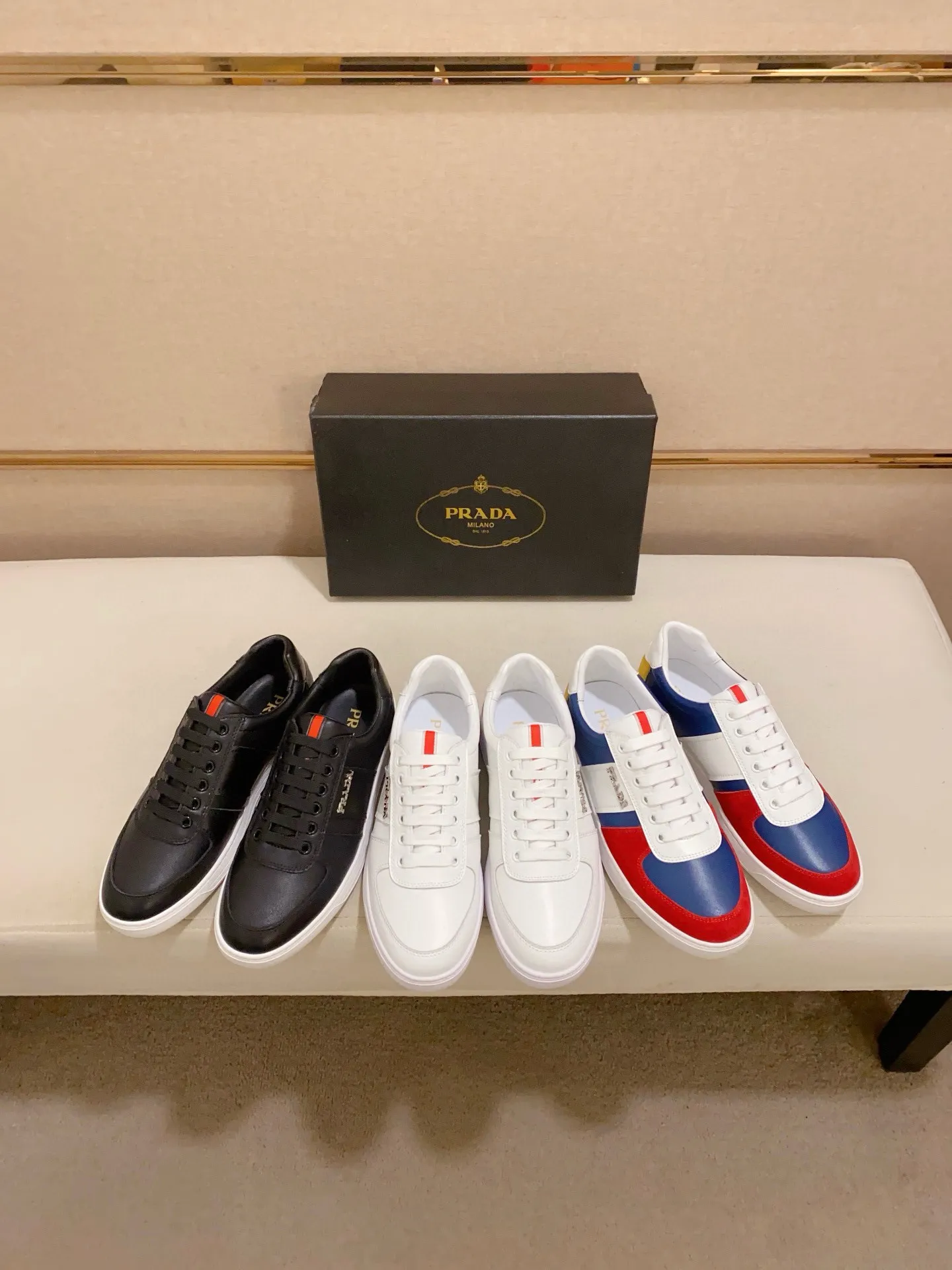 Men's shoes 💰: 440💰 [Prada～Prada] Trendy new models are on the market. Same style as the official website. Counter quality. Original matching. [Strong] [Strong] Selected first-layer cowhide fabric. Comfortable and breathable sheepskin lining, fine workmanship, upper layer made of 100% pure cowhide, original last shape, comfortable on the feet, shoe sizes 38 to 44